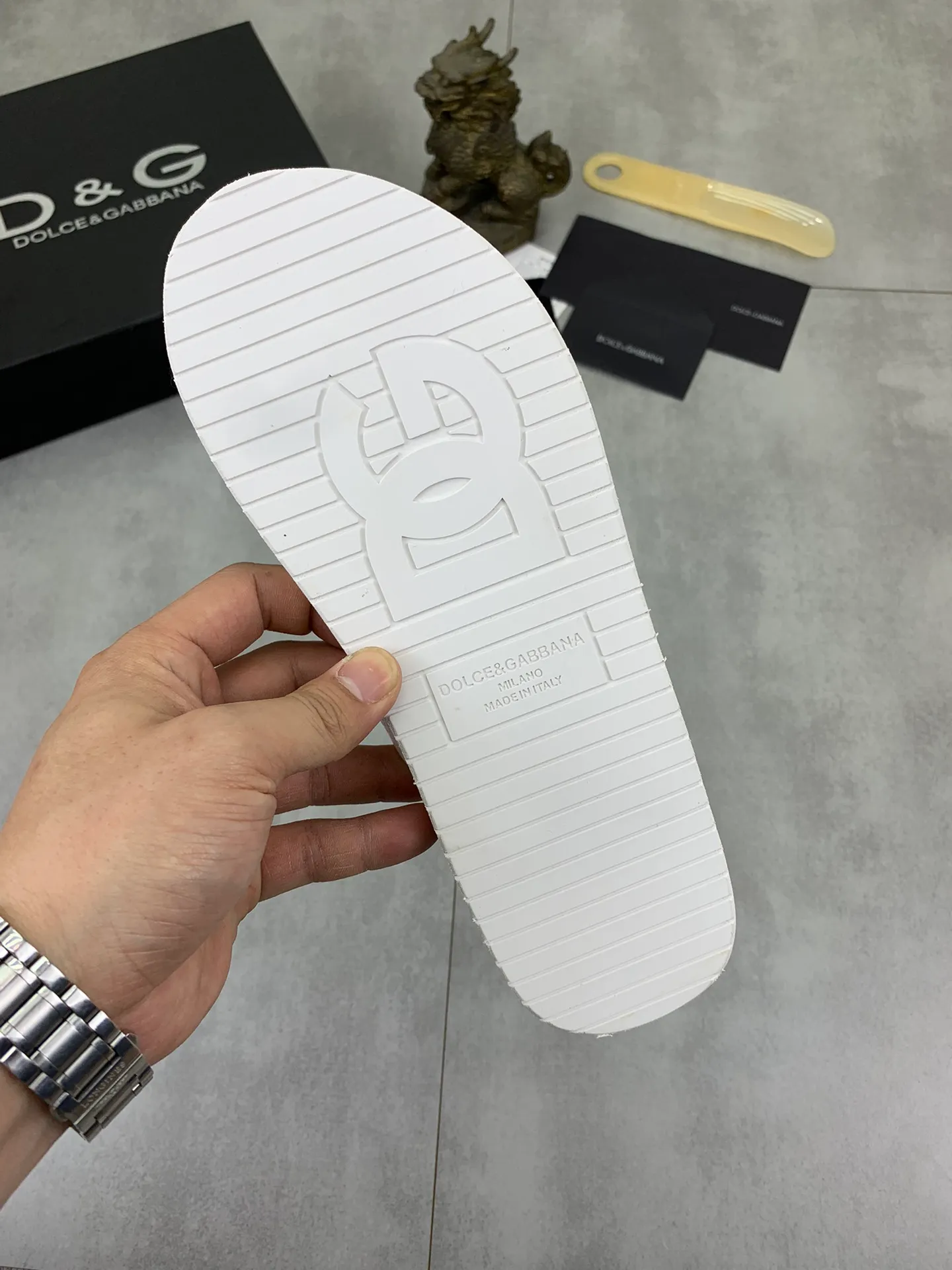 Men's Men's Shoes💰P220💰[New Style]🆘[DG]Official Website Couple🧑‍🤝‍🧑Hot-selling Dolce & Gabbana Men's Flip-Flops are on sale at the counter simultaneously! Original fabric imported from Italy. Original bottom provided by the original factory. Size: Adult 36-45. Children’s size: 30-37. Multiple colors available.